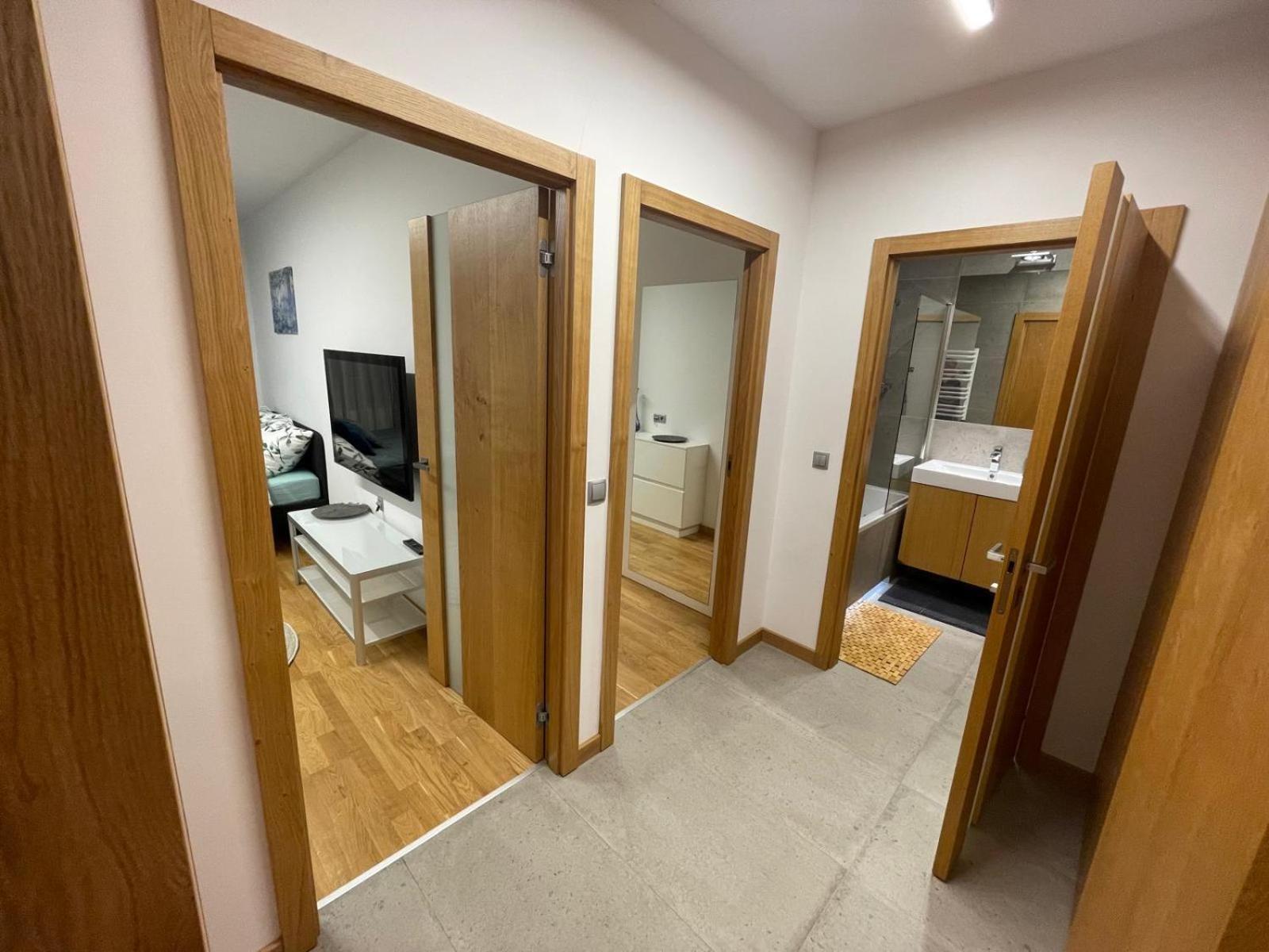 Apartament Comfortable With 2 Bedrooms And 2 Balconies On Borkowska Street Kraków